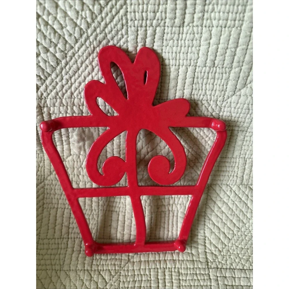 Vintage Footed Trivet Kitchen Decoration Red Cast Iron Christmas Gift 7x6